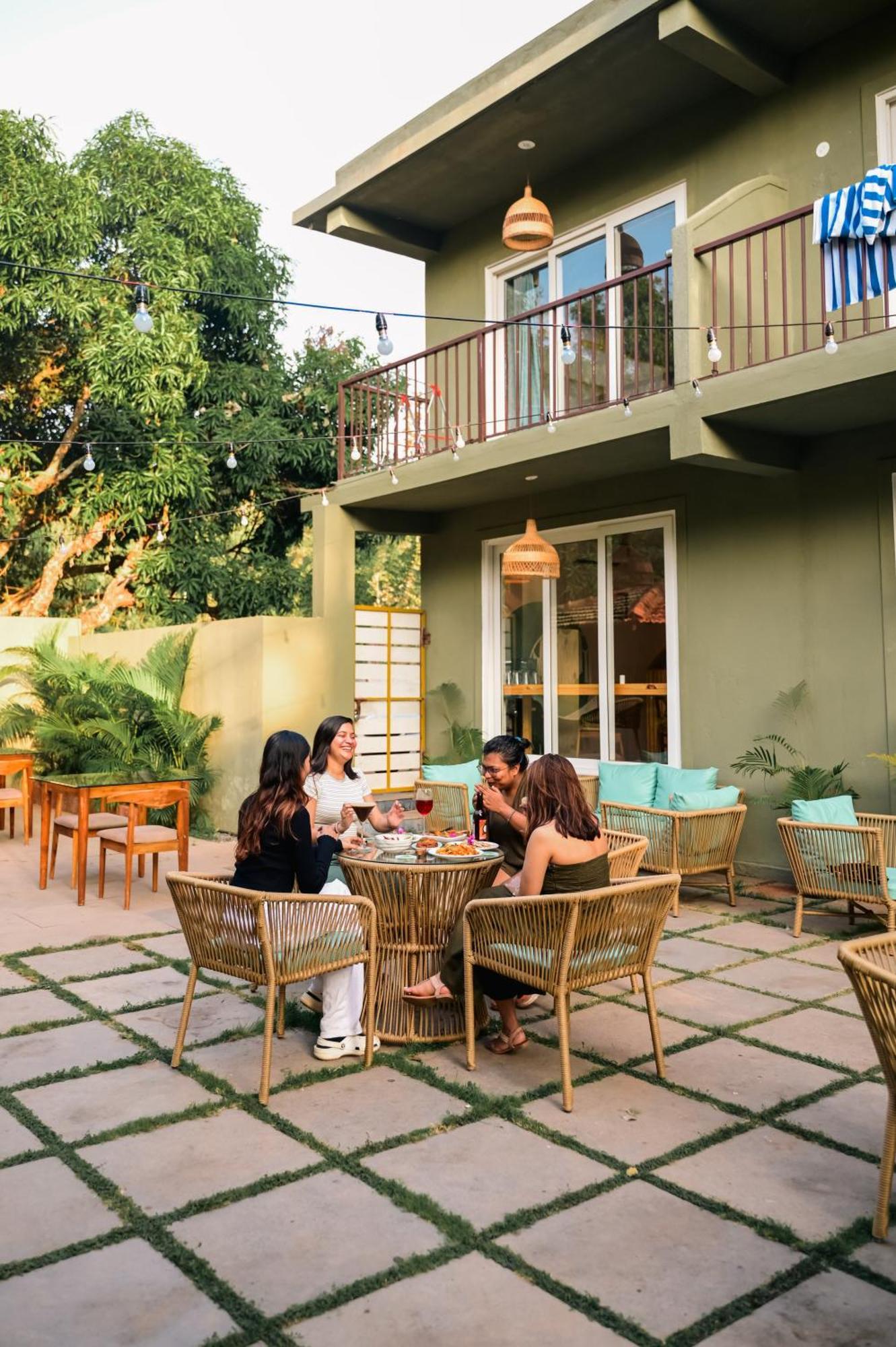 Locomo Boutique, Morjim - Stay Work Eat 외부 사진