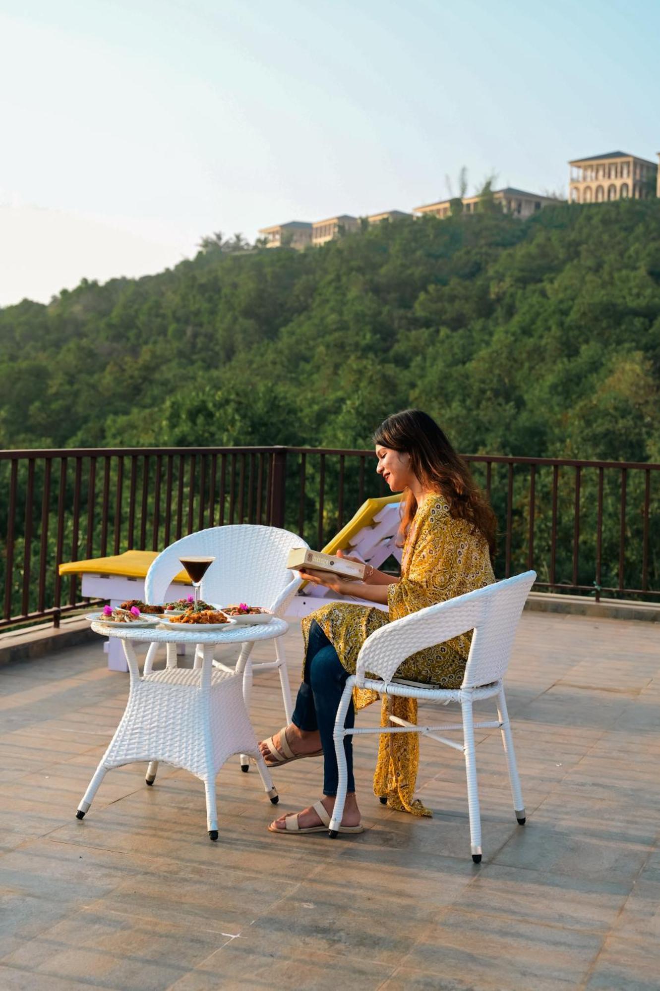 Locomo Boutique, Morjim - Stay Work Eat 외부 사진
