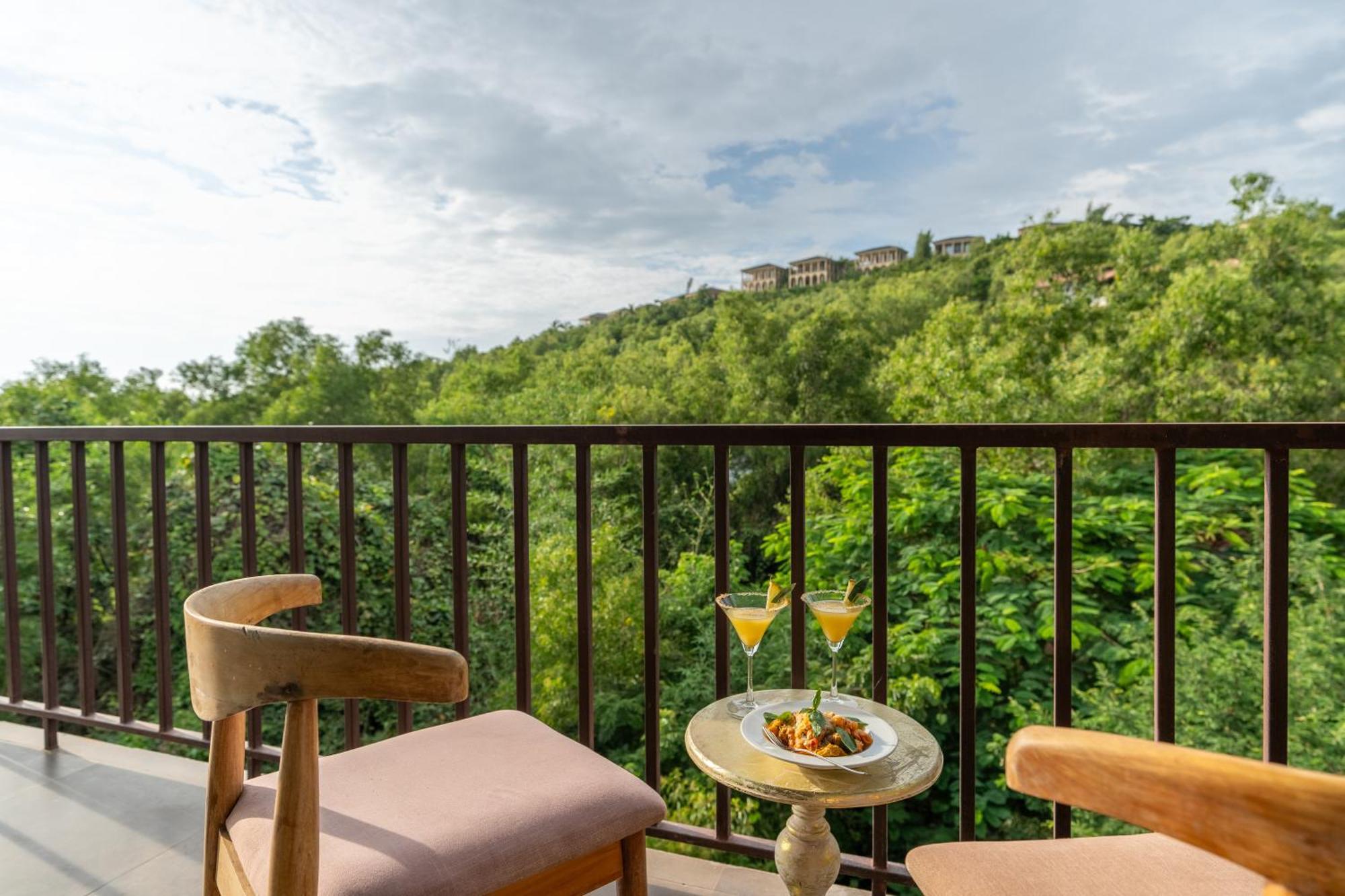 Locomo Boutique, Morjim - Stay Work Eat 외부 사진